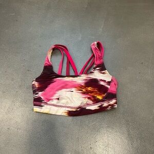Lululemon Women's Energy Bra Exhale Size 4 Pigment
Wind Berry Rumble Print
